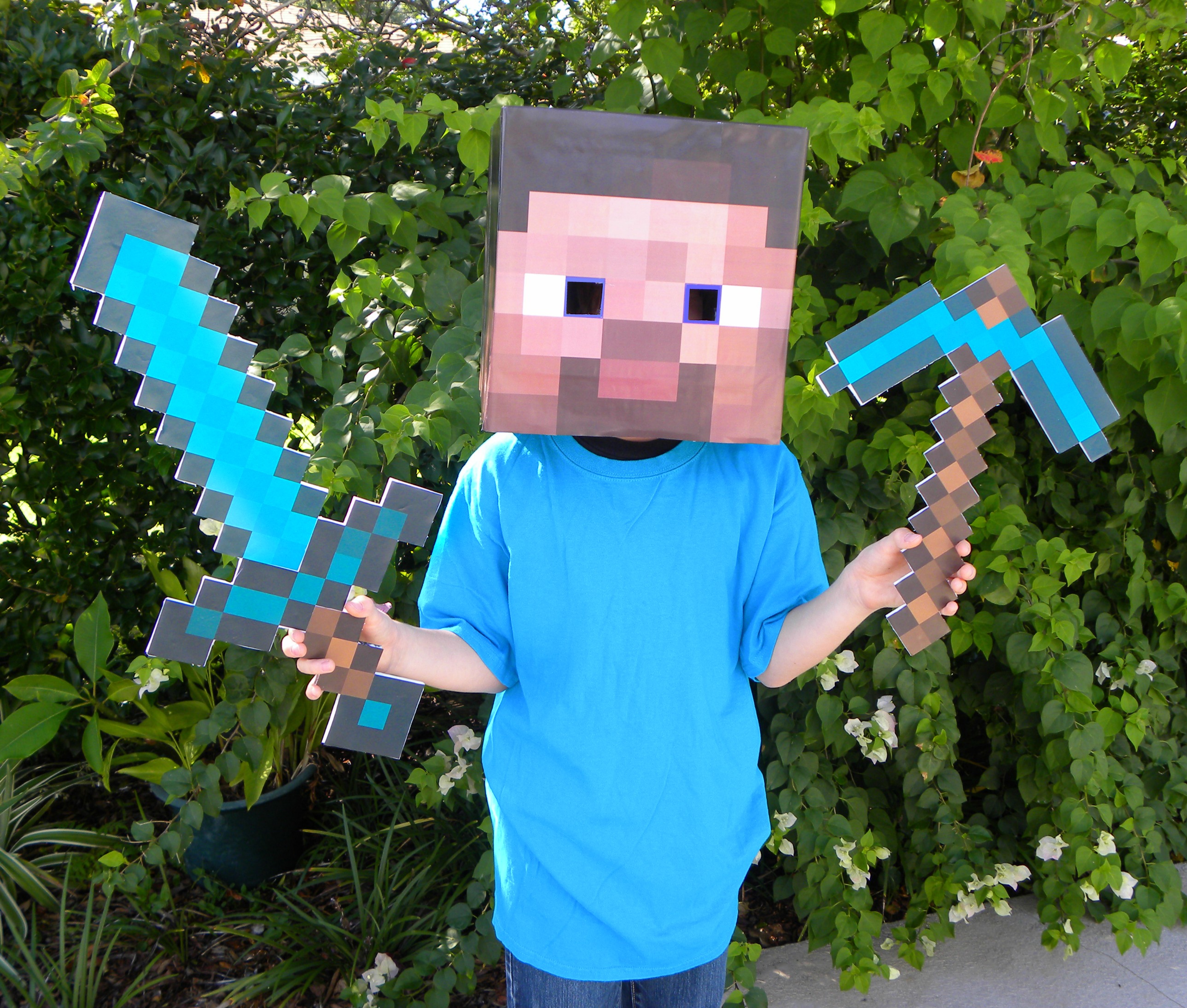 Minecraft Diamond Sword (Instructions)