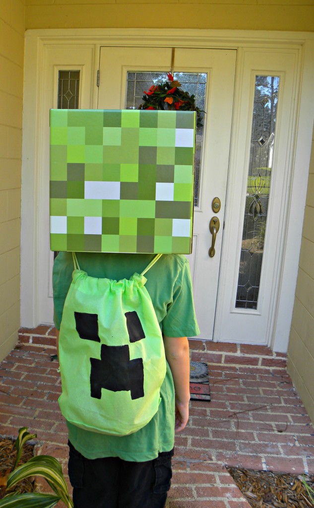 Easy and inexpensive Minecraft Creeper DIY Bag / backpack